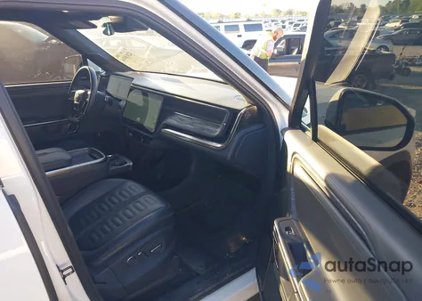 2022 Rivian R1T Launch Edition z USA, uszkodzony, nr VIN 7FCTGAAL8NN002767